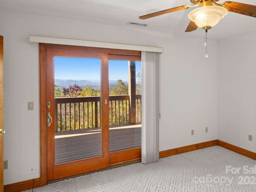 117 Distant View Drive, Asheville, NC 28803.  MLS# CAR4253814, YatesRealty ID 3225. 