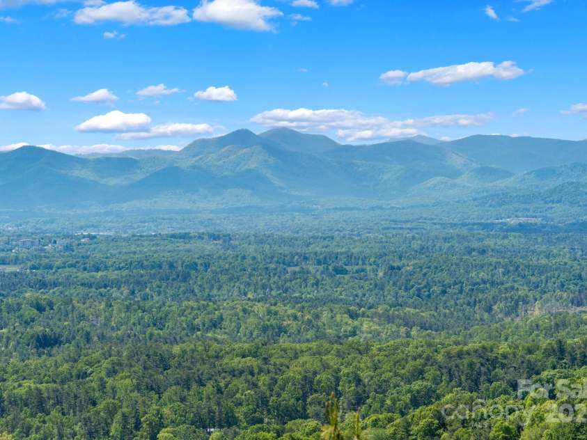 117 Distant View Drive, Asheville, NC 28803.  MLS# CAR4253814, YatesRealty ID 3225. Main Level Deck