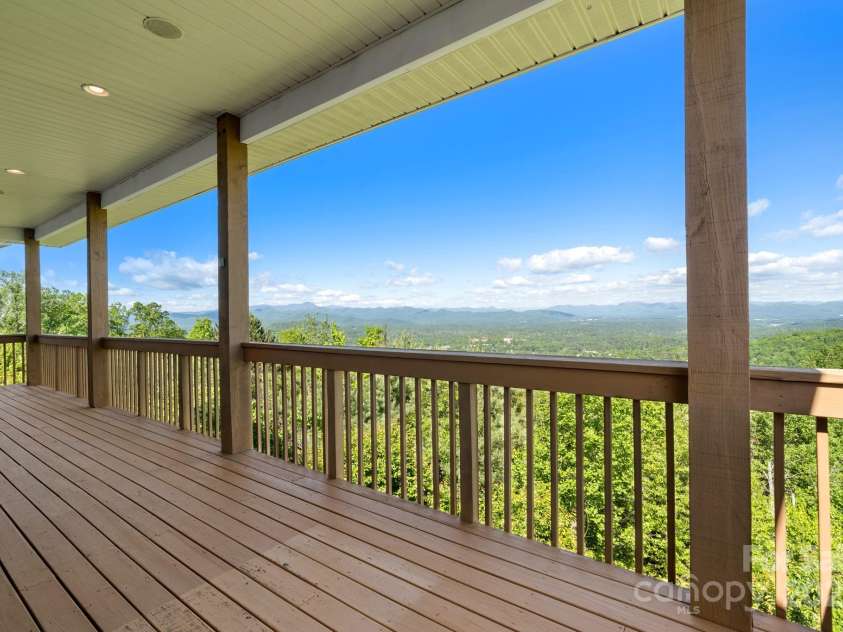 117 Distant View Drive, Asheville, NC 28803.  MLS# CAR4253814, YatesRealty ID 3225. Main Level Deck