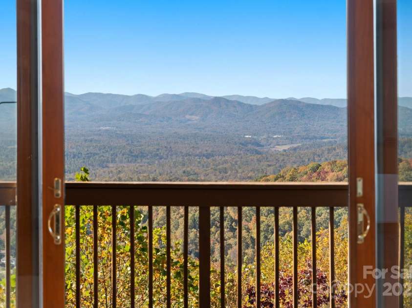 117 Distant View Drive, Asheville, NC 28803.  MLS# CAR4253814, YatesRealty ID 3225. Main Level Deck with Autumn Color