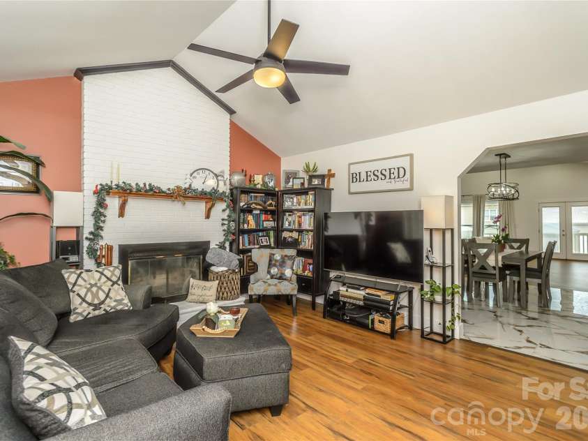 5164 Olde School Drive, Hickory, NC 28602.  MLS# CAR4352068, YatesRealty ID 3225. 