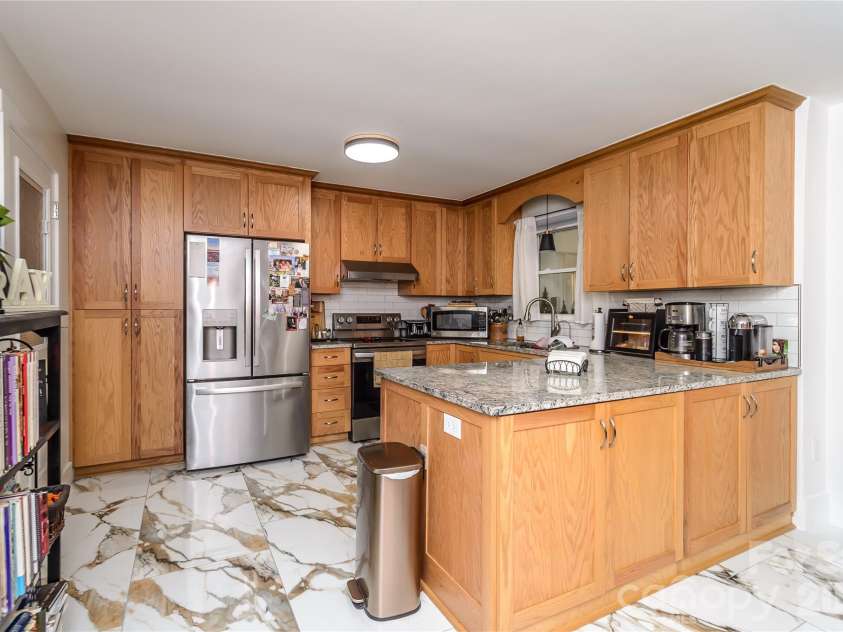 5164 Olde School Drive, Hickory, NC 28602.  MLS# CAR4352068, YatesRealty ID 3225. 