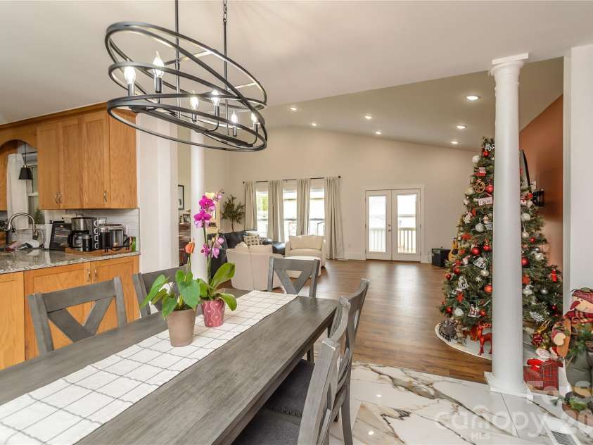 5164 Olde School Drive, Hickory, NC 28602.  MLS# CAR4352068, YatesRealty ID 3225. 