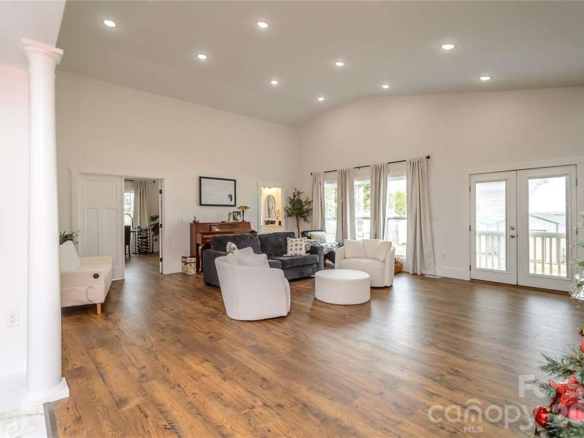 5164 Olde School Drive, Hickory, NC 28602.  MLS# CAR4352068, YatesRealty ID 3225. 