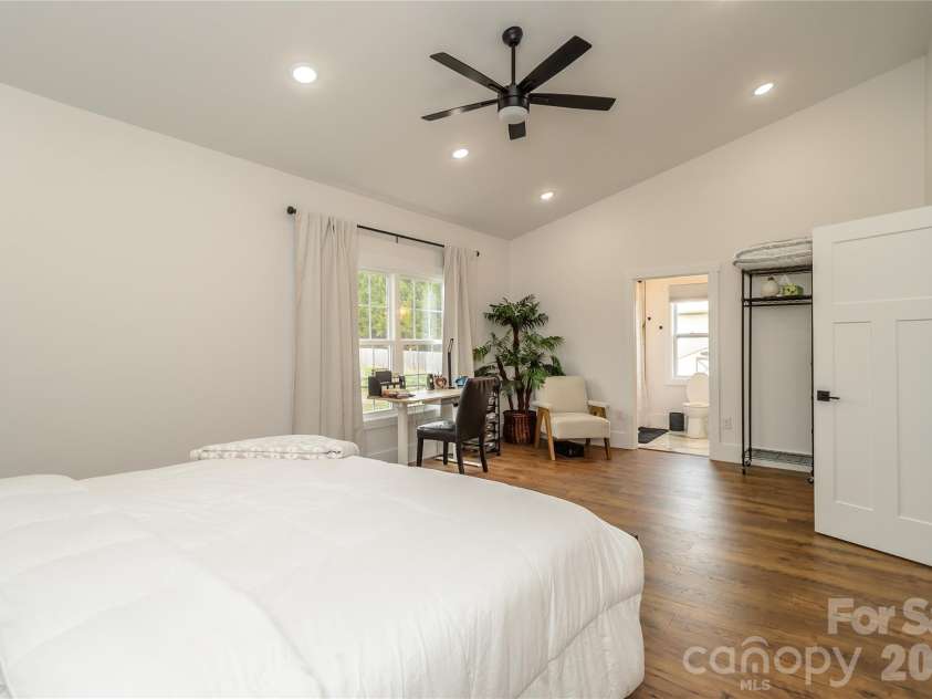 5164 Olde School Drive, Hickory, NC 28602.  MLS# CAR4352068, YatesRealty ID 3225. 