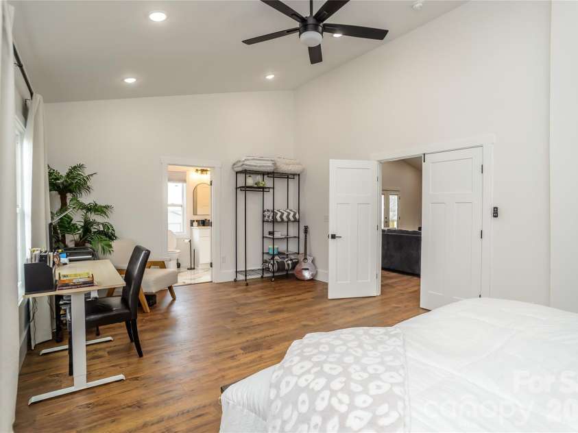 5164 Olde School Drive, Hickory, NC 28602.  MLS# CAR4352068, YatesRealty ID 3225. 