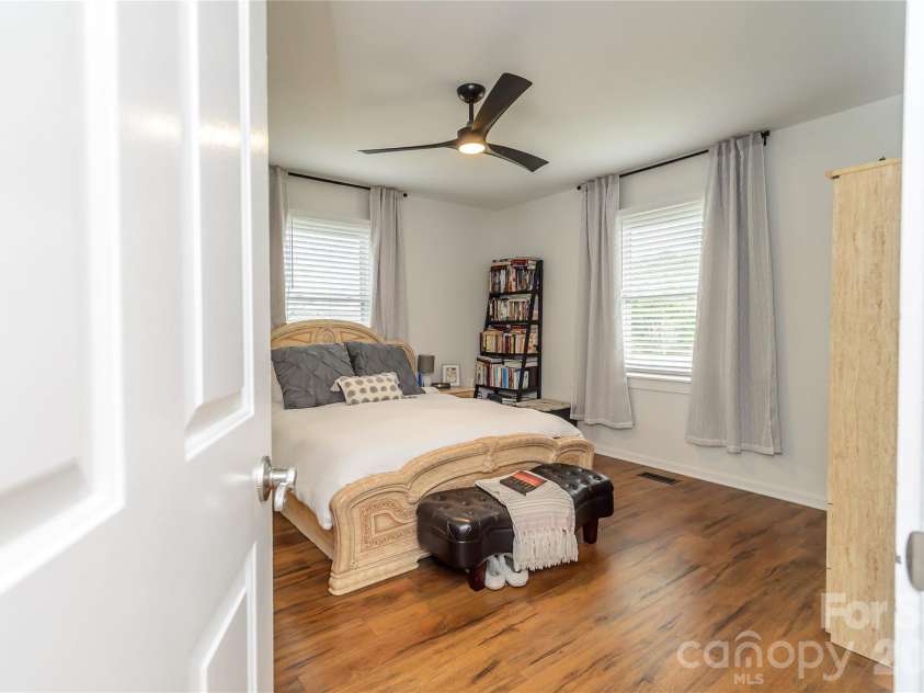 5164 Olde School Drive, Hickory, NC 28602.  MLS# CAR4352068, YatesRealty ID 3225. 