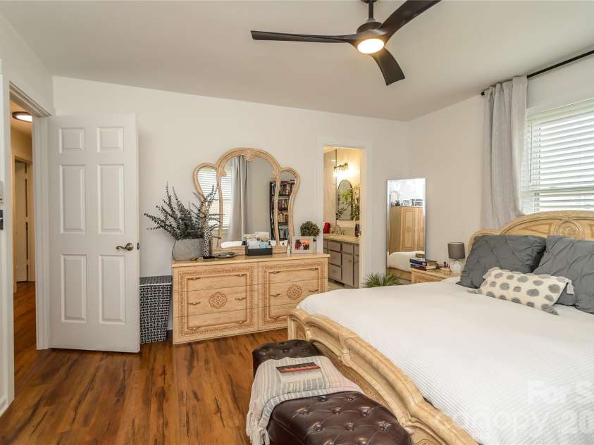 5164 Olde School Drive, Hickory, NC 28602.  MLS# CAR4352068, YatesRealty ID 3225. 