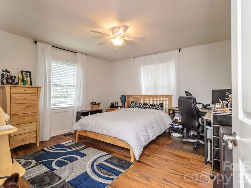 5164 Olde School Drive, Hickory, NC 28602.  MLS# CAR4352068, YatesRealty ID 3225. 