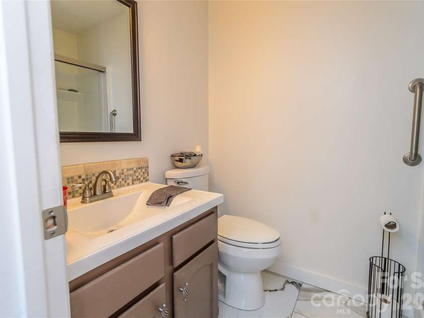 5164 Olde School Drive, Hickory, NC 28602.  MLS# CAR4352068, YatesRealty ID 3225. 