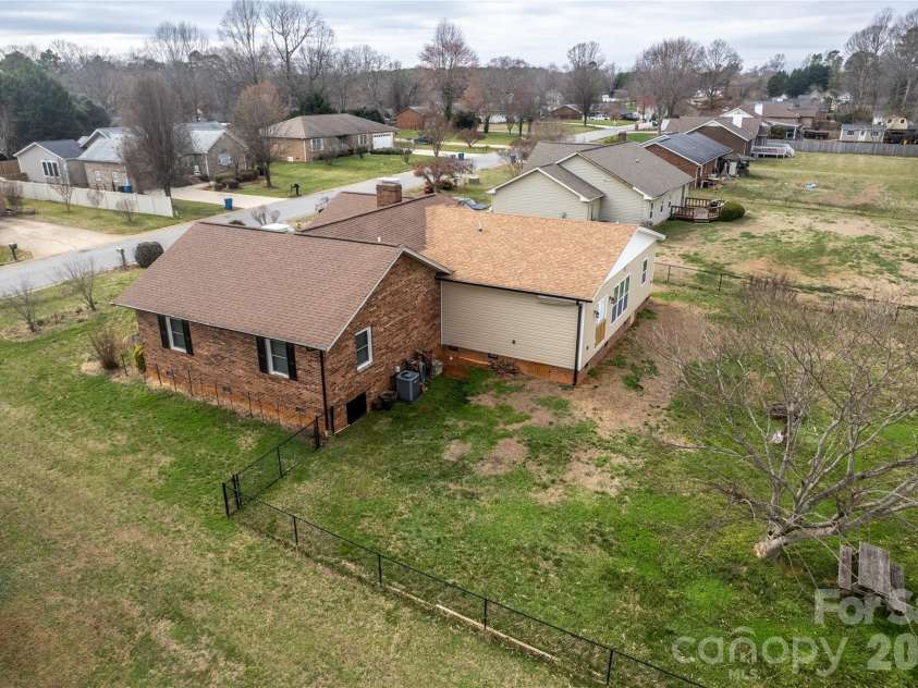 5164 Olde School Drive, Hickory, NC 28602.  MLS# CAR4352068, YatesRealty ID 3225. 