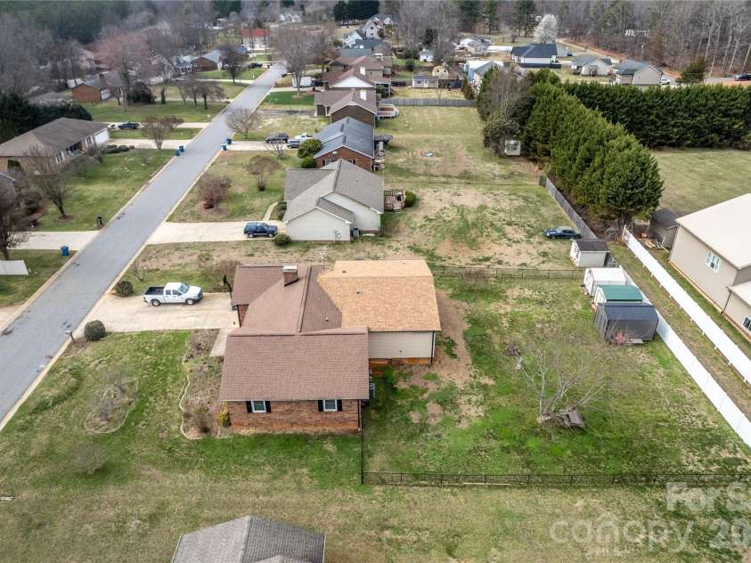 5164 Olde School Drive, Hickory, NC 28602.  MLS# CAR4352068, YatesRealty ID 3225. 