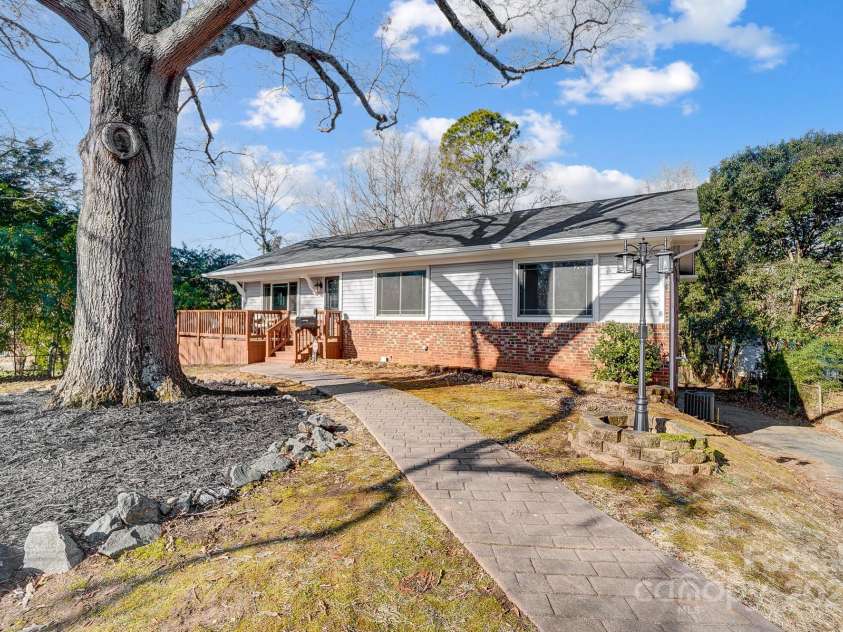 6514 Highwood Place, Charlotte, NC 28210.  MLS# CAR4212695, YatesRealty ID 3225. 