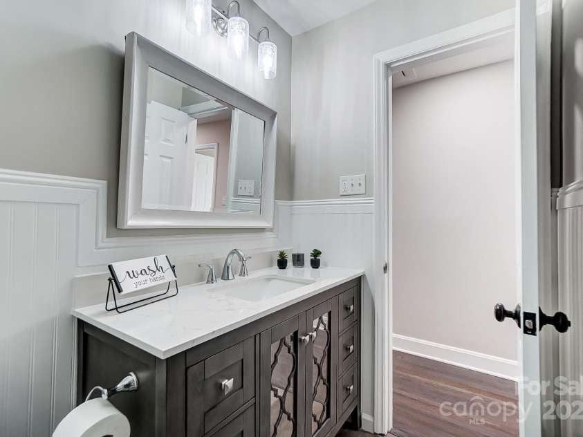 6514 Highwood Place, Charlotte, NC 28210.  MLS# CAR4212695, YatesRealty ID 3225. 