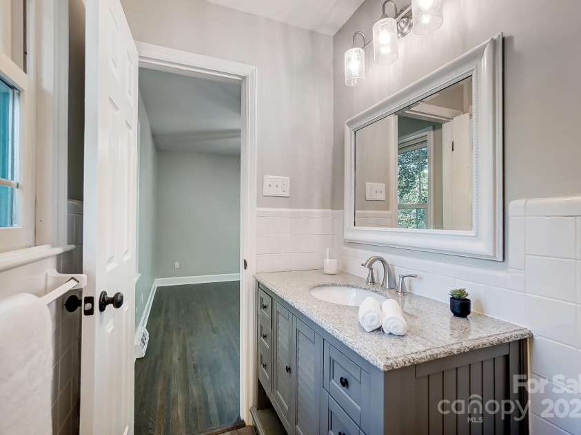 6514 Highwood Place, Charlotte, NC 28210.  MLS# CAR4212695, YatesRealty ID 3225. 