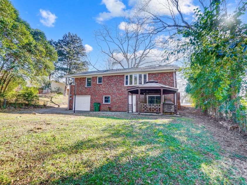 6514 Highwood Place, Charlotte, NC 28210.  MLS# CAR4212695, YatesRealty ID 3225. 
