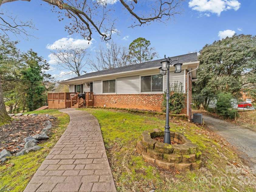 6514 Highwood Place, Charlotte, NC 28210.  MLS# CAR4327683, YatesRealty ID 3225. 