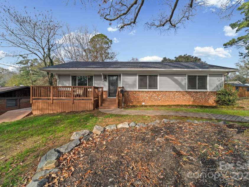 6514 Highwood Place, Charlotte, NC 28210.  MLS# CAR4327683, YatesRealty ID 3225. 