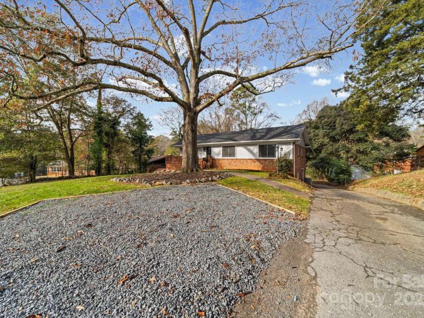 6514 Highwood Place, Charlotte, NC 28210.  MLS# CAR4327683, YatesRealty ID 3225. 