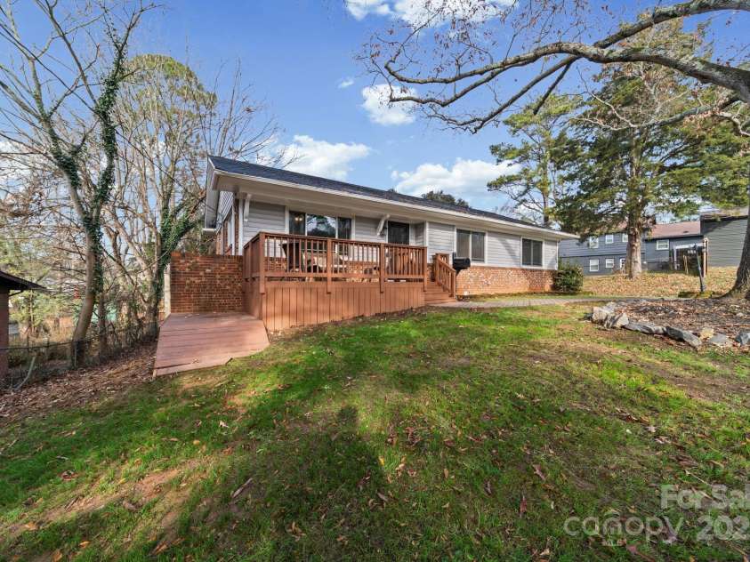 6514 Highwood Place, Charlotte, NC 28210.  MLS# CAR4327683, YatesRealty ID 3225. 