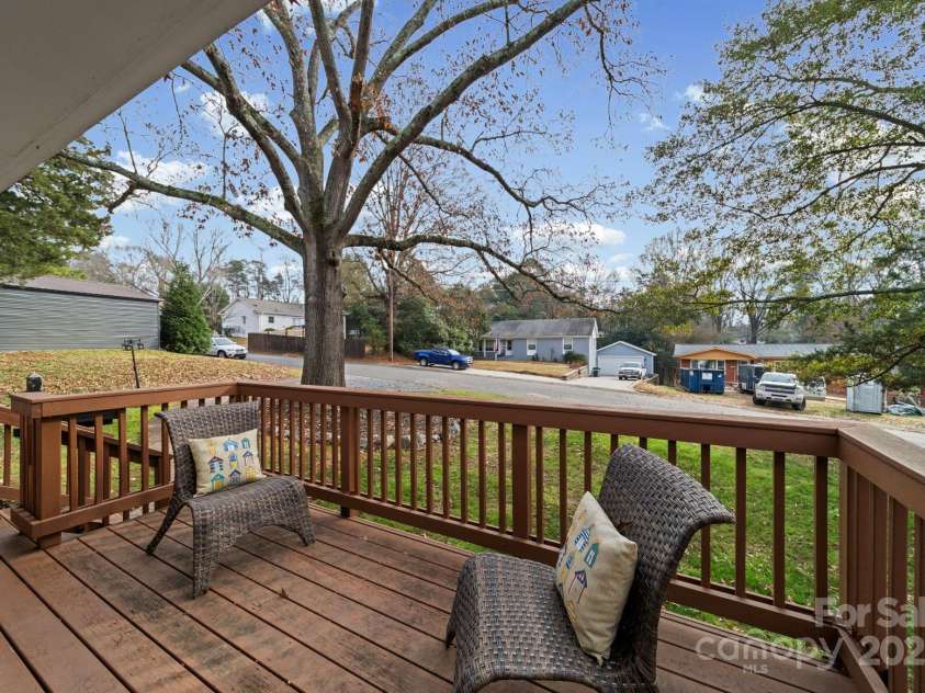 6514 Highwood Place, Charlotte, NC 28210.  MLS# CAR4327683, YatesRealty ID 3225. 