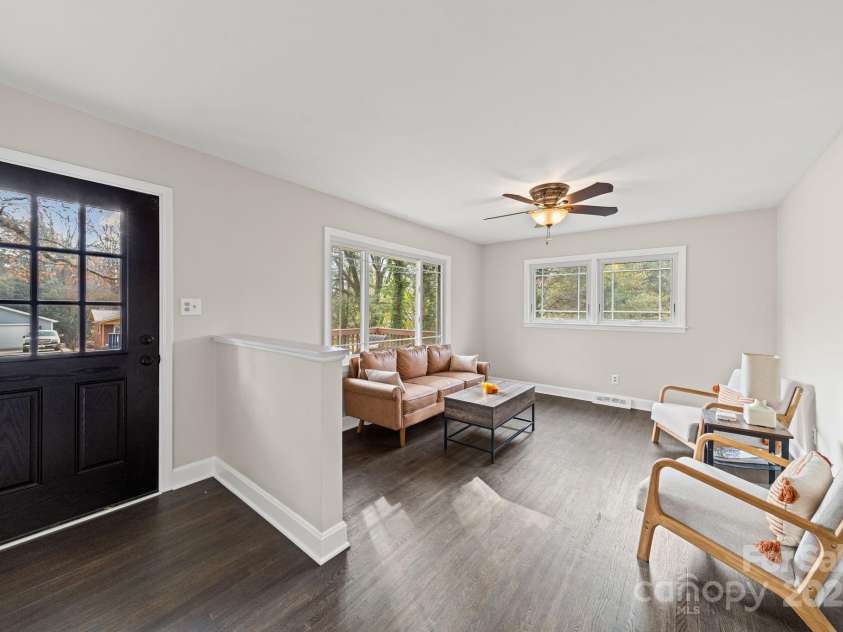 6514 Highwood Place, Charlotte, NC 28210.  MLS# CAR4327683, YatesRealty ID 3225. 