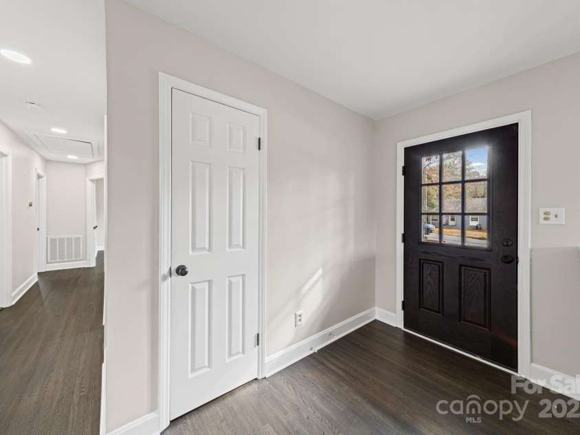 6514 Highwood Place, Charlotte, NC 28210.  MLS# CAR4327683, YatesRealty ID 3225. 