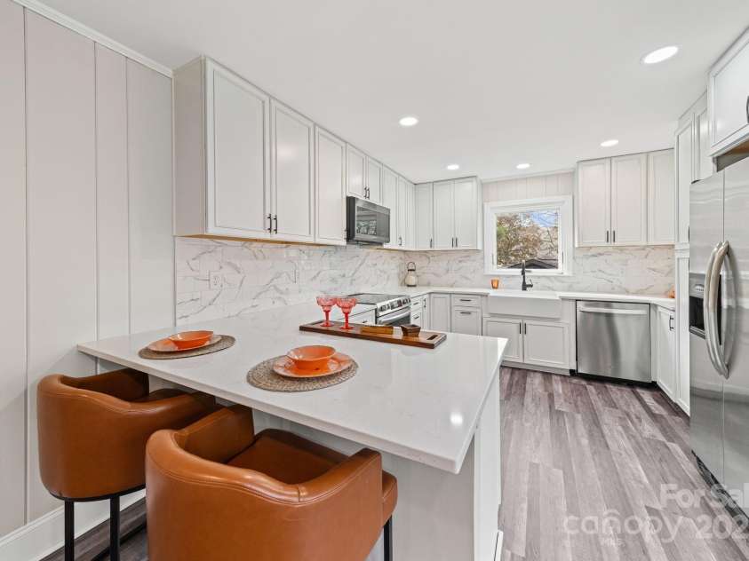 6514 Highwood Place, Charlotte, NC 28210.  MLS# CAR4327683, YatesRealty ID 3225. 