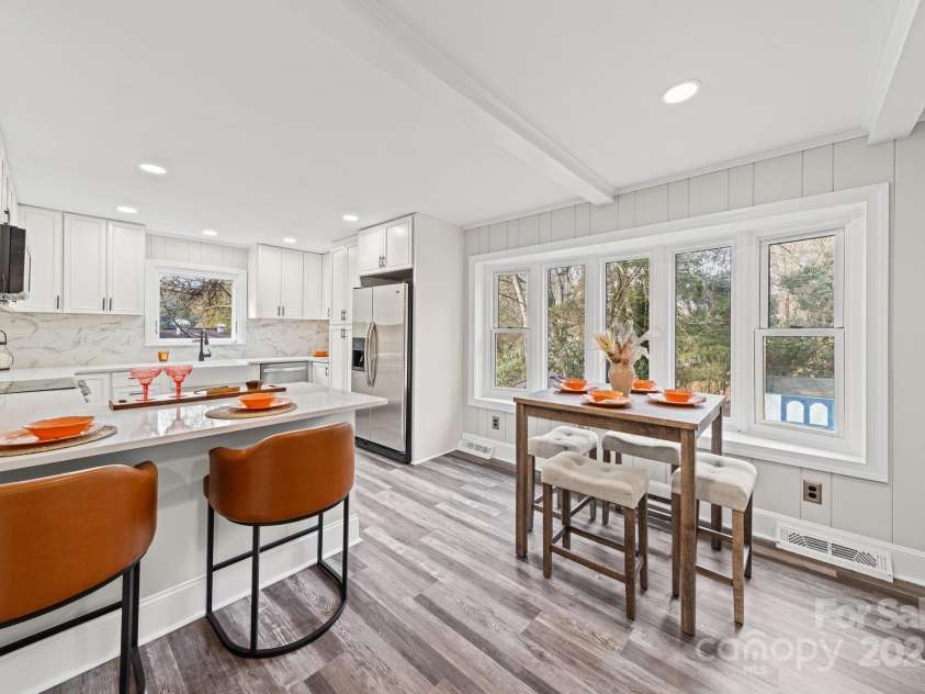 6514 Highwood Place, Charlotte, NC 28210.  MLS# CAR4327683, YatesRealty ID 3225. 