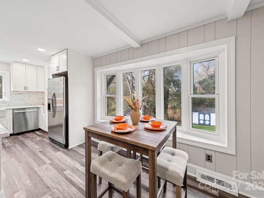 6514 Highwood Place, Charlotte, NC 28210.  MLS# CAR4327683, YatesRealty ID 3225. 