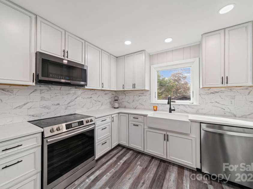 6514 Highwood Place, Charlotte, NC 28210.  MLS# CAR4327683, YatesRealty ID 3225. 