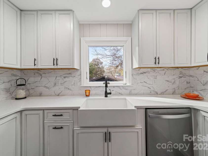 6514 Highwood Place, Charlotte, NC 28210.  MLS# CAR4327683, YatesRealty ID 3225. 