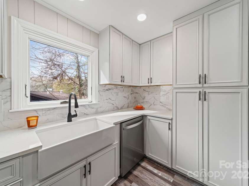 6514 Highwood Place, Charlotte, NC 28210.  MLS# CAR4327683, YatesRealty ID 3225. 