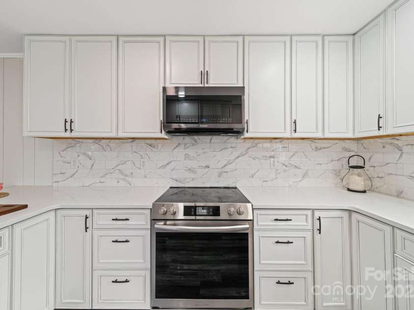 6514 Highwood Place, Charlotte, NC 28210.  MLS# CAR4327683, YatesRealty ID 3225. 