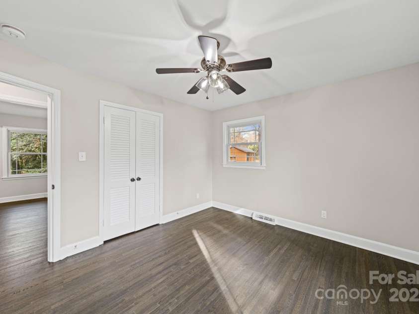 6514 Highwood Place, Charlotte, NC 28210.  MLS# CAR4327683, YatesRealty ID 3225. 