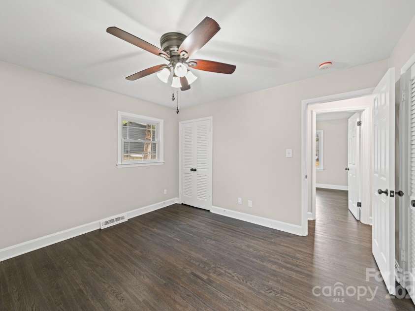 6514 Highwood Place, Charlotte, NC 28210.  MLS# CAR4327683, YatesRealty ID 3225. 