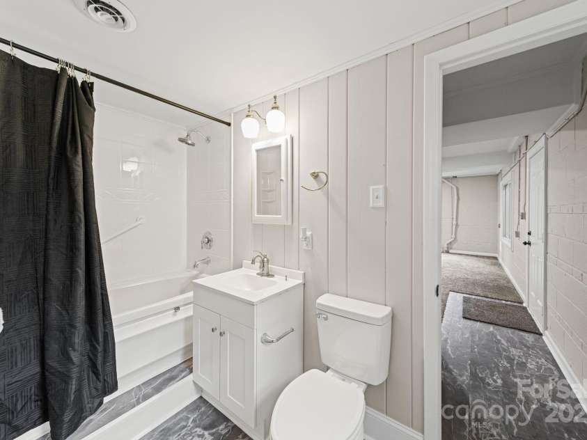 6514 Highwood Place, Charlotte, NC 28210.  MLS# CAR4327683, YatesRealty ID 3225. 