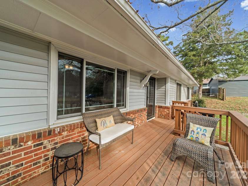 6514 Highwood Place, Charlotte, NC 28210.  MLS# CAR4327683, YatesRealty ID 3225. 