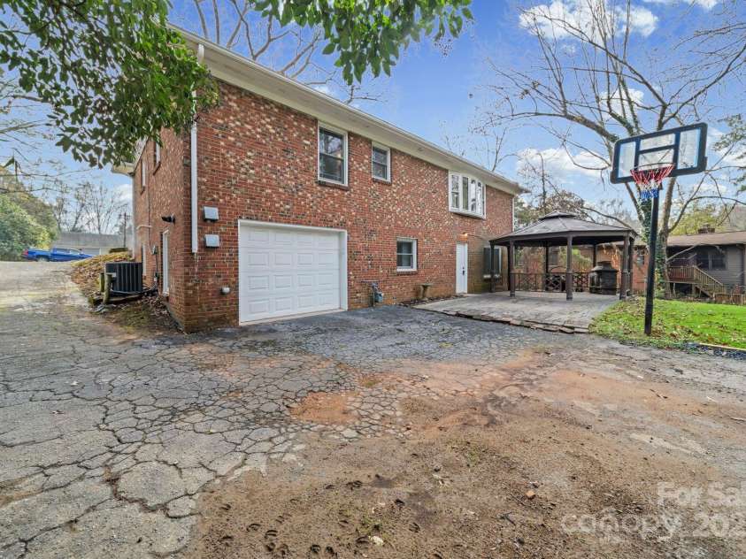 6514 Highwood Place, Charlotte, NC 28210.  MLS# CAR4327683, YatesRealty ID 3225. 