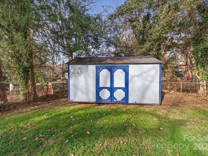 6514 Highwood Place, Charlotte, NC 28210.  MLS# CAR4327683, YatesRealty ID 3225. 