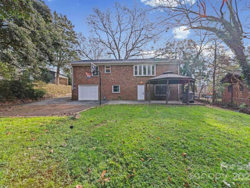 6514 Highwood Place, Charlotte, NC 28210.  MLS# CAR4327683, YatesRealty ID 3225. 