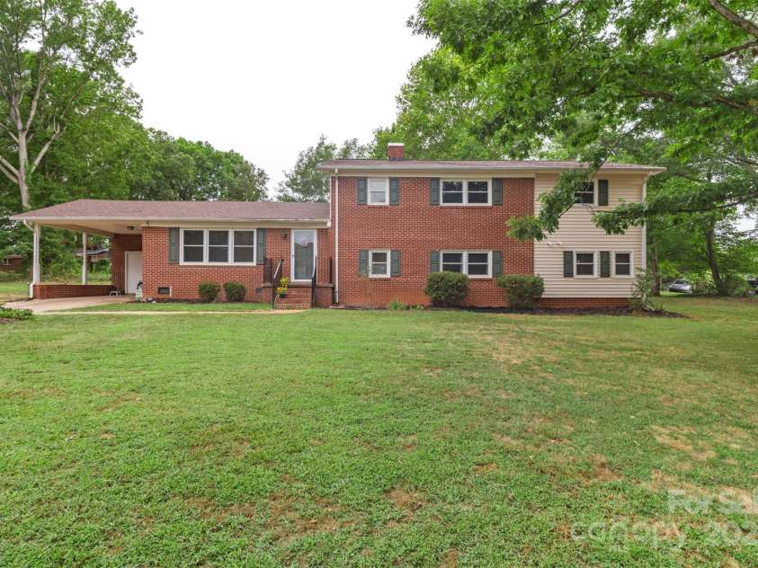 237 Edgewood Street, Shelby, NC 28152.  MLS# CAR4285397, YatesRealty ID 32251. 