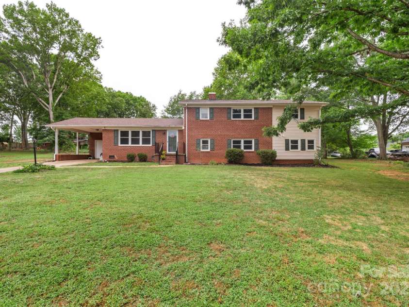 237 Edgewood Street, Shelby, NC 28152.  MLS# CAR4285397, YatesRealty ID 32251. 