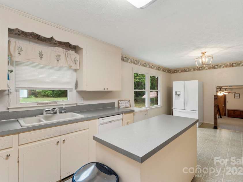 237 Edgewood Street, Shelby, NC 28152.  MLS# CAR4285397, YatesRealty ID 32251. 