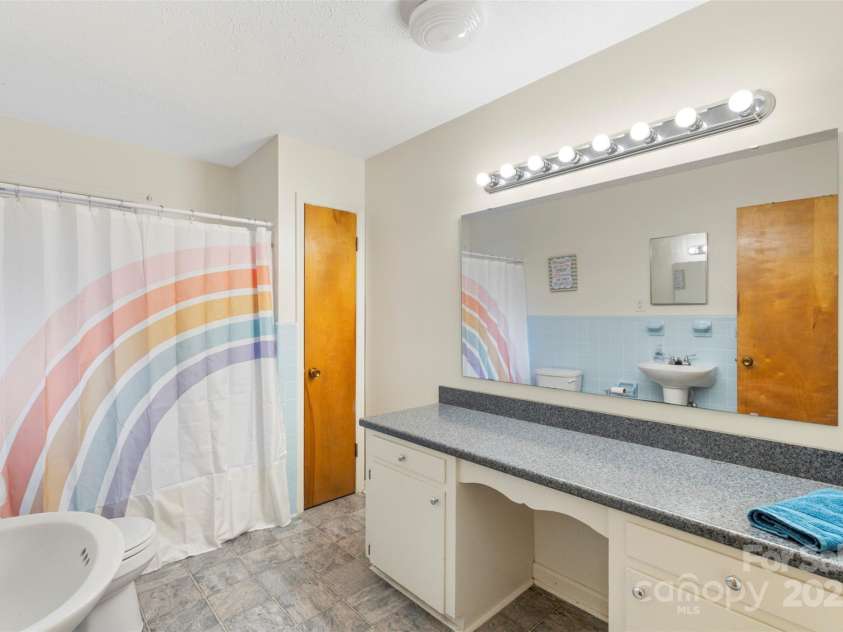 237 Edgewood Street, Shelby, NC 28152.  MLS# CAR4285397, YatesRealty ID 32251. 