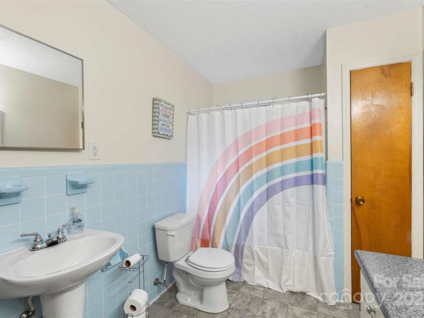 237 Edgewood Street, Shelby, NC 28152.  MLS# CAR4285397, YatesRealty ID 32251. 