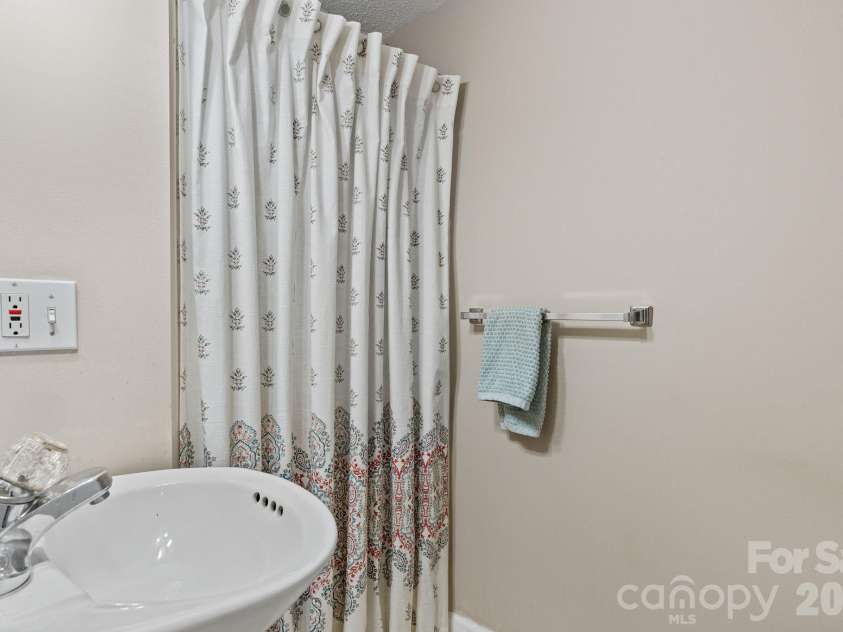 58 Sourwood Drive, Mills River, NC 28759.  MLS# CAR4390836, YatesRealty ID 32251. Main level bath