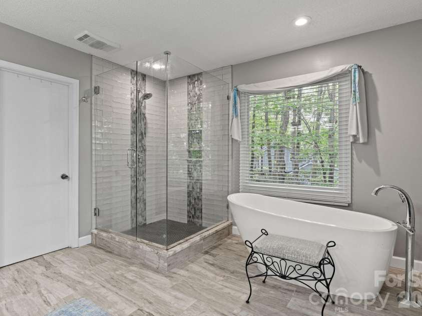 58 Sourwood Drive, Mills River, NC 28759.  MLS# CAR4390836, YatesRealty ID 32251. Primary bath