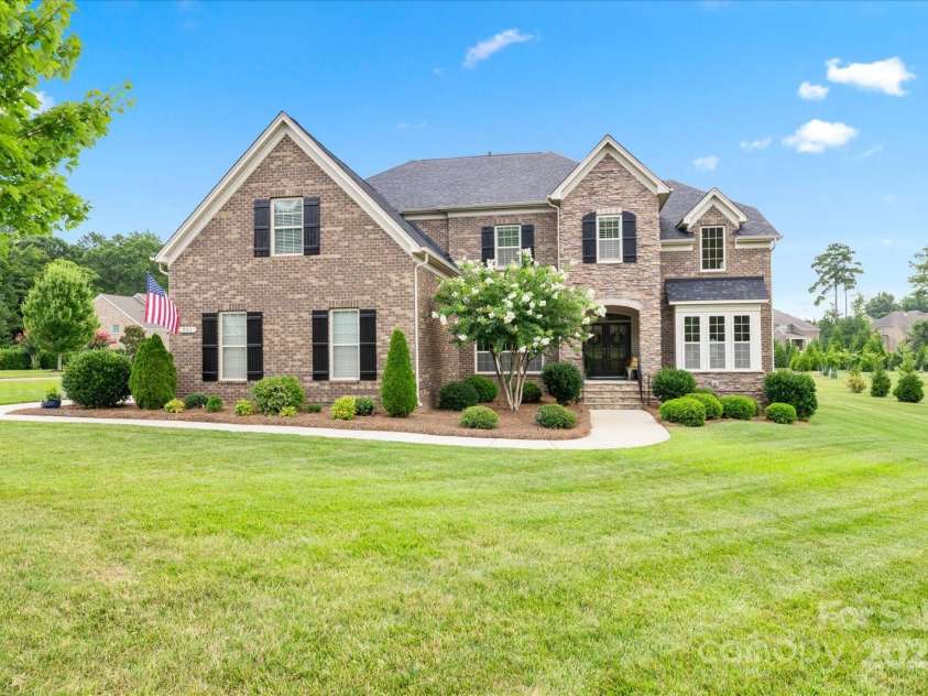 901 Hidden Pond Lane, Waxhaw, NC 28173.  MLS# CAR4284250, YatesRealty ID 32252. 