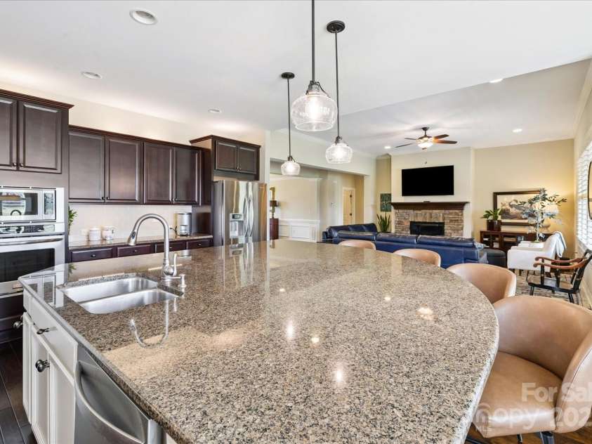 901 Hidden Pond Lane, Waxhaw, NC 28173.  MLS# CAR4284250, YatesRealty ID 32252. 